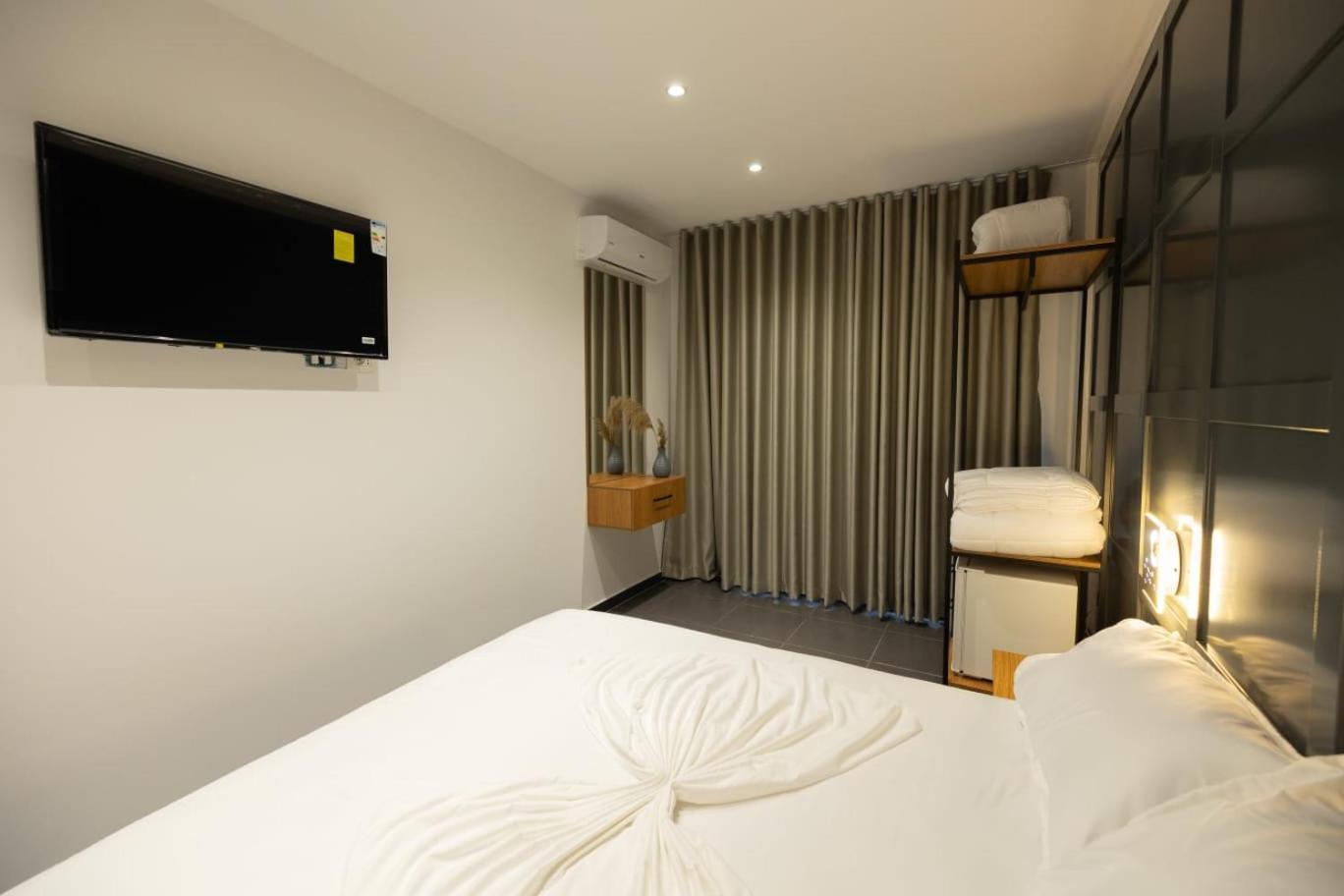 Aglon Twin'S Hotel Vlore Exterior photo