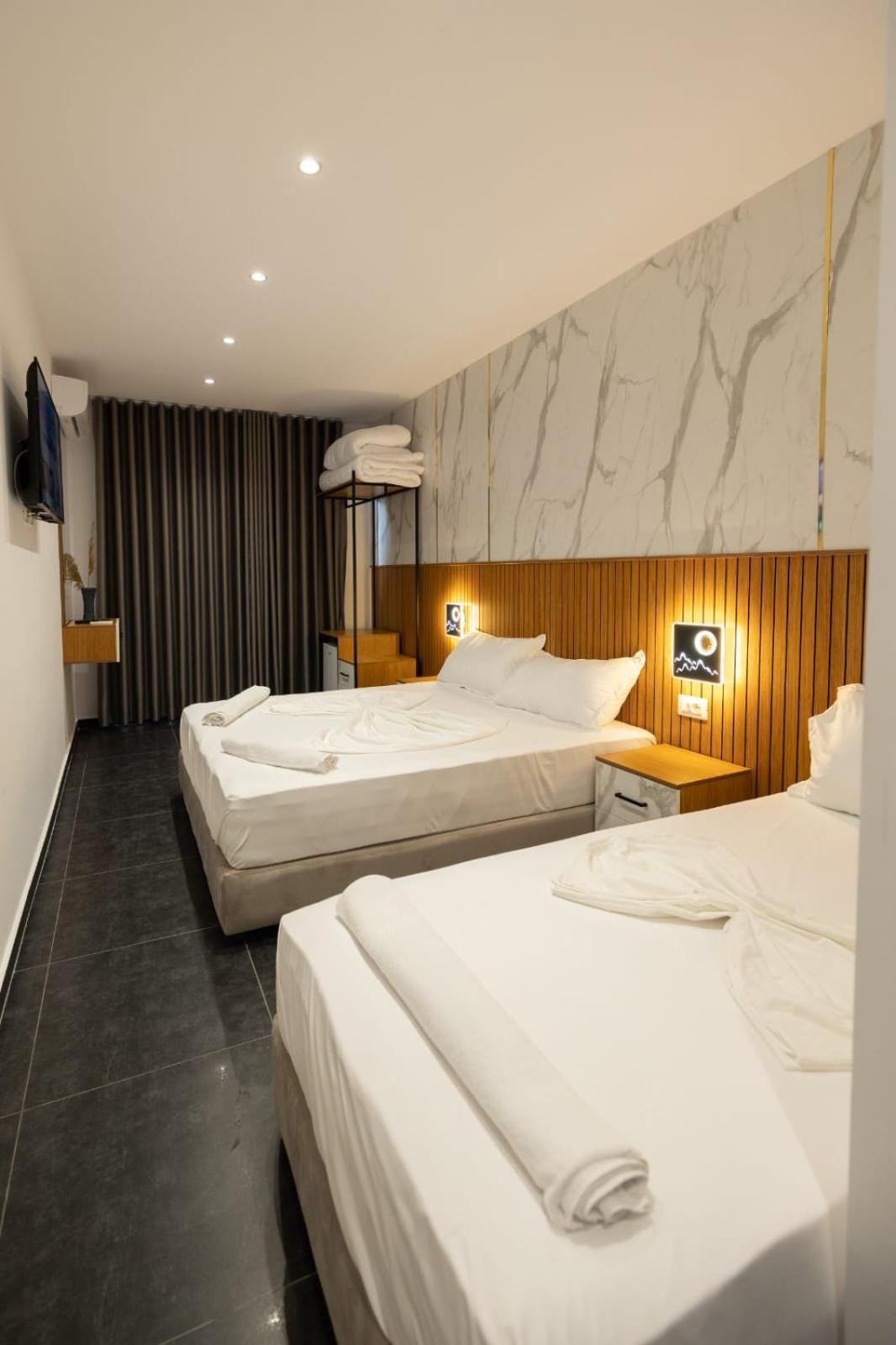 Aglon Twin'S Hotel Vlore Exterior photo