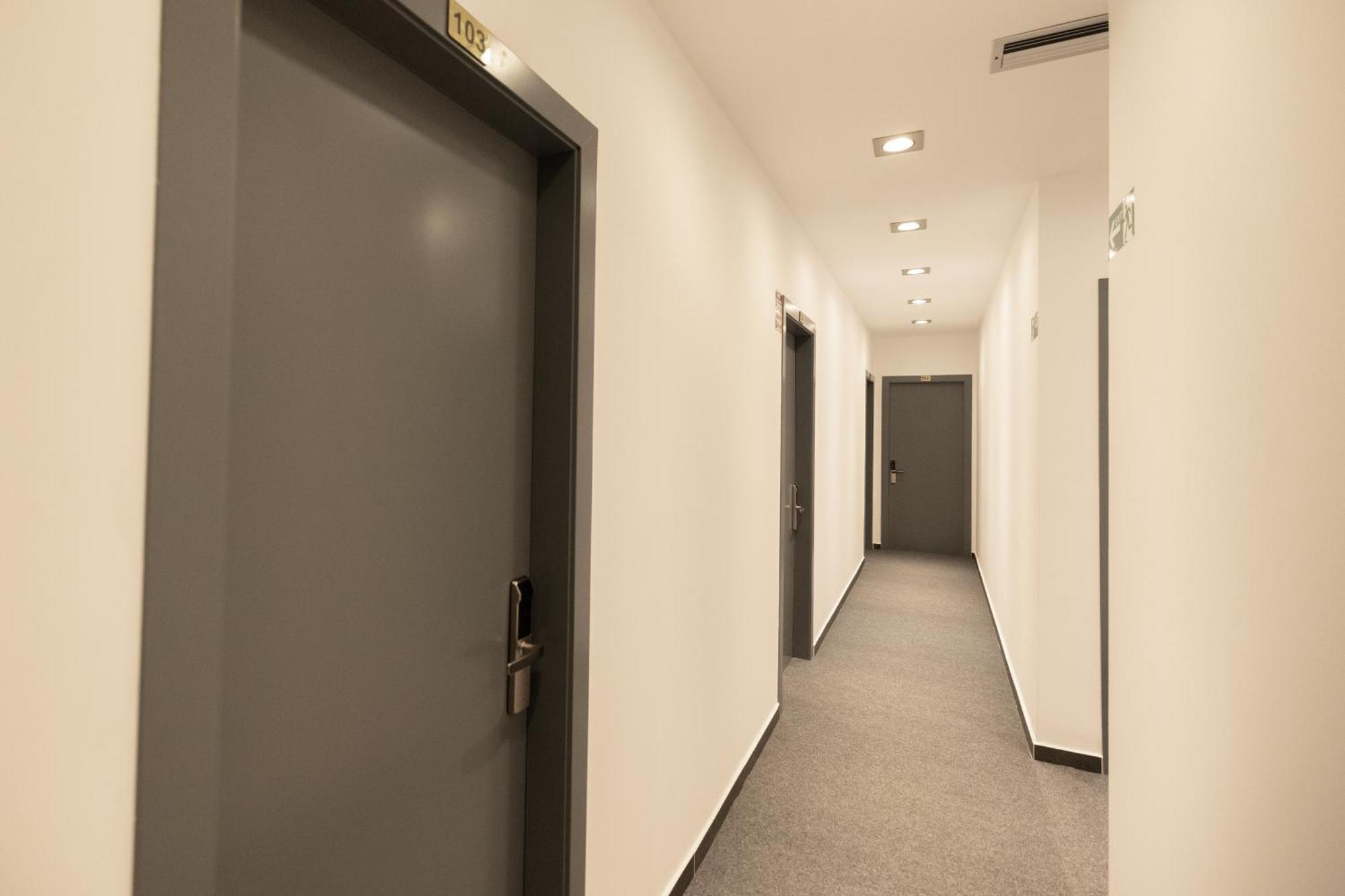 Aglon Twin'S Hotel Vlore Exterior photo