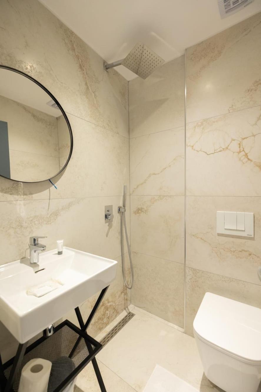 Aglon Twin'S Hotel Vlore Room photo